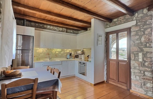 Krotiri Villa | Walk to the Beach, spacious Family villa with shared Pool & BBQ