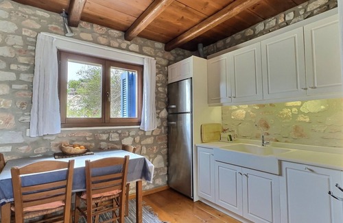 Krotiri Villa | Walk to the Beach, spacious Family villa with shared Pool & BBQ