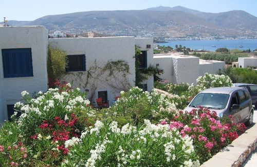 Krotiri Villa | Walk to the Beach, spacious Family villa with shared Pool & BBQ