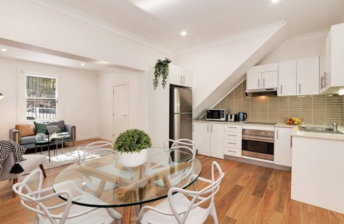 Pyrmont Apartment | Walk to the city, Fish Market, Darling Harbour