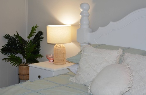 Rutherglen Cottage | Wallace Cottage, cozy modern style, Rutherglen. Dog friendly!