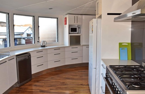 South West Rocks House | Wally's Folly - walk to the beach