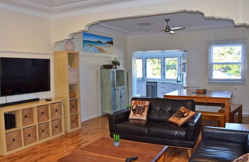 South West Rocks House | Wally's Folly - walk to the beach