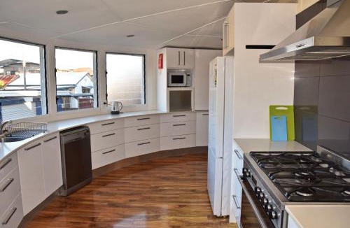 South West Rocks House | Wally's Folly - Bring your own linen.