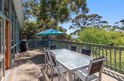 Lorne House | Wallys Place location and fun for all