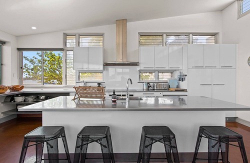 Lake Wangary House | Walshy's Shack is a Sensational Holiday Home overlooking the Town Jetty