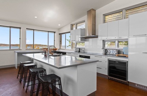 Lake Wangary House | Walshy's Shack is a Sensational Holiday Home overlooking the Town Jetty
