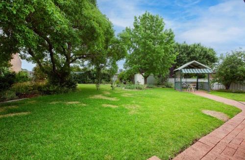 Hillvue House | Waltzing Matilda