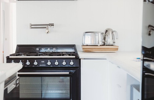 Salamander Bay House | Wanda Inn - stylish home, dog friendly, bay access 100 m away, family ready