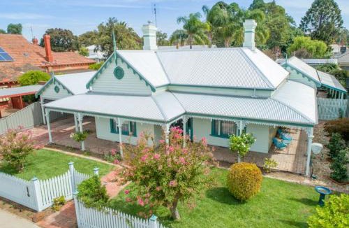 Echuca House | Wandew - Echuca Holiday Homes