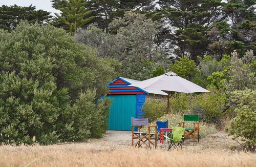 Rosebud House | Warraburra Beach Shack Rosebud, 2 bedroom. 1 NIGHT FREE!* - Enjoy your own beach box on holiday!