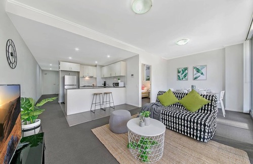 Warwick Farm Apartment | Warrick Fram | 2 Beds APT | FREE Parking | Walk to Westfield | Close to Hospital