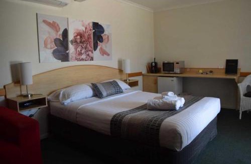 Warwick Hotel | Warwick Vines Motel