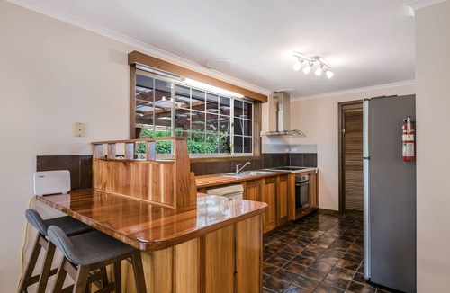 Lindisfarne House | Water/Bridge view; FAMILY is what this house is all about; 10 mins drive to city