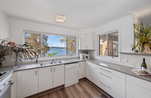 Horsfield Bay House | Water-Front Wonder Near Woy Woy