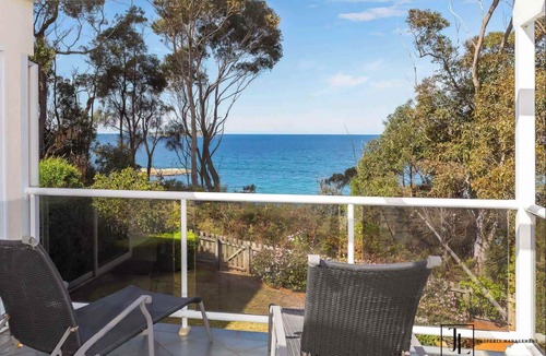 Denhams Beach House | Water Views, Wi-Fi & Beach | Grand Entertainer