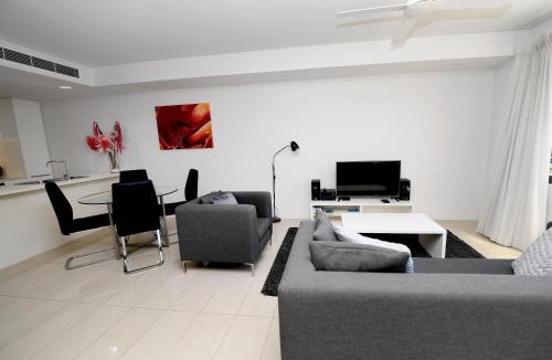 Darwin City Centre Apartment | WATERFRONT DARWIN TROPICAL DELIGHT