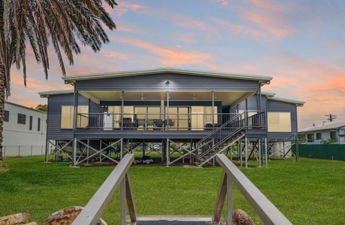 Meldale House | Waterfront house Pumicestone passage