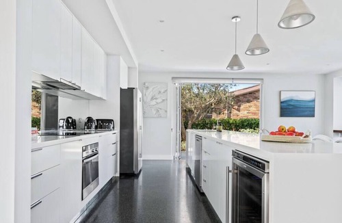 Wrights Beach House | Waterfront Luxury Residence 9 min from Hyams Beach
