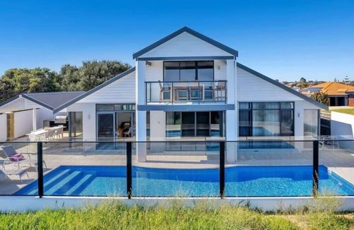 Halls Head House | Waterfront Oasis! with Private Pool