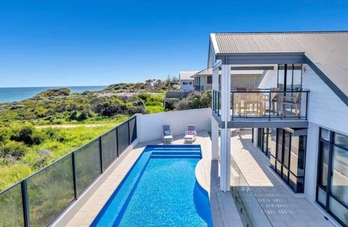 Halls Head House | Waterfront Oasis! with Private Pool