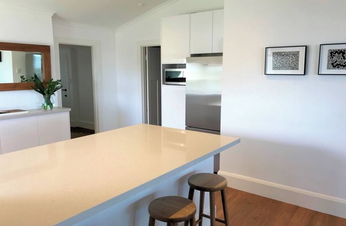 Goolwa Cottage | Waterfront Retreat With Expansive Views - Walking Distance to Wharf & Cafes