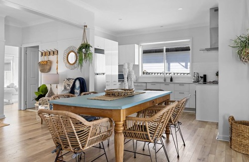 Toukley House | Waterfront with One of a kind Lake Views - Toukley