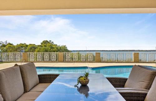 Dawesville House | Waterfront Wonder in Dawesville