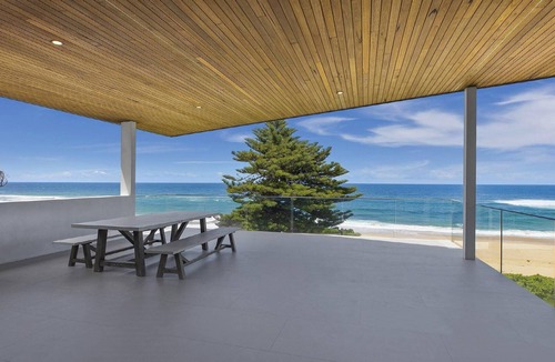 Forresters Beach House | WATERS EDGE AT FORRESTERS BEACH - THE ULTIMATE BEACHFRONT WITH PANORAMIC VIEWS