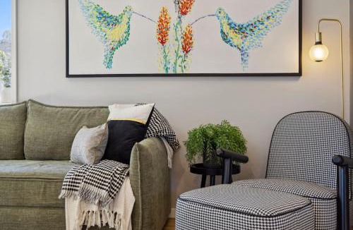 Wanniassa House | Wattlebird Cottage - Chic Comfort near Mount Taylor