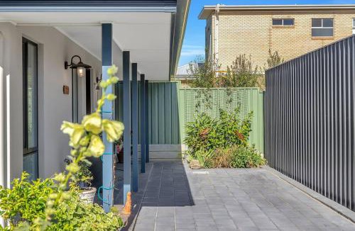 Moana House | 'Waurra' A Cosy Moana Beach Getaway