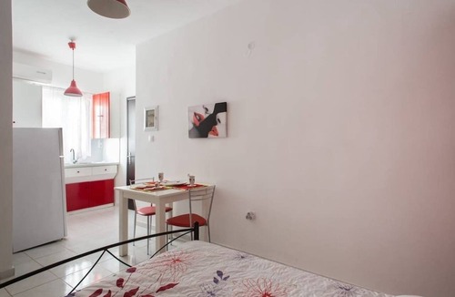 Salamis House | Wavedance Accommodation (Estia)