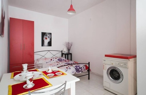 Salamis House | Wavedance Accommodation (Estia)