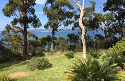 Long Beach House | Waverton - stunning views and short walk to beach