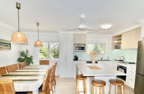 Woodgate House | Waves at your Back Door on Theodolite Creek Drive