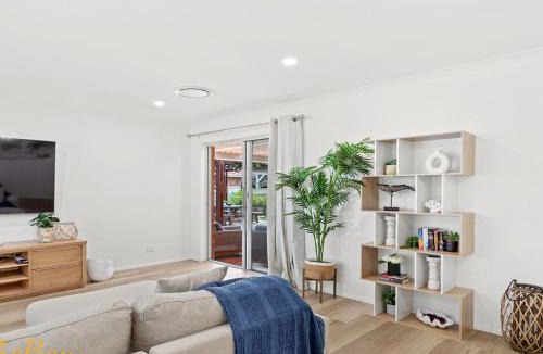 Fingal Bay House | Waves on Whitesands