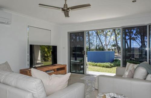 Tin Can Bay Apartment | Welcome to Bay Views on Esplanade
