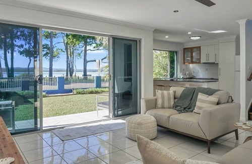 Tin Can Bay House | Welcome to "Bay Views on Esplanade"
