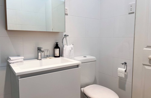 Turvey Park Apartment | Welcome to 'Best Wagga Accommodation': Cheerful 3 bedroom home.