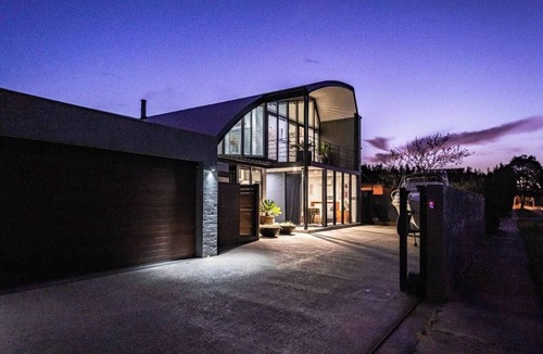 Patterson Lakes House | Welcome to your luxury waterfront retreat in Patterson Lakes