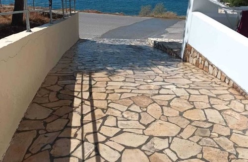Diskos Apartment | Well-equipped apartments just 30 m from the beach