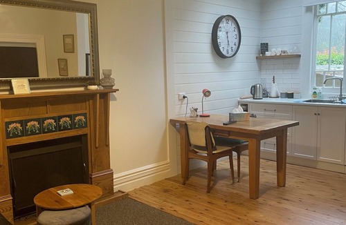 Wentworth Falls Cottage | Wentworth Falls Miners Cottage. Close to lake, cafes, Katoomba and Leura.