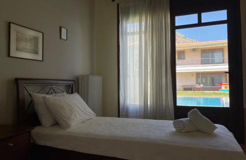 Kineta Villa | West Pool House