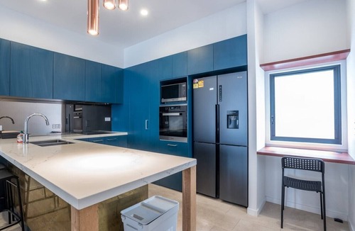 West End House | Westend high-end 3 bedroom Townhouse Next to River