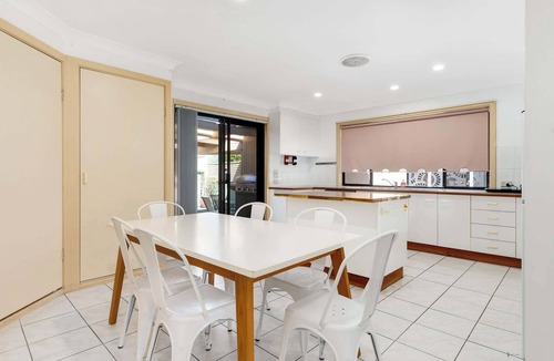 Batehaven House | Westlys Nest Summary: