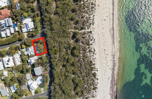 Quindalup House | Whatmans Beach House - on the water's edge