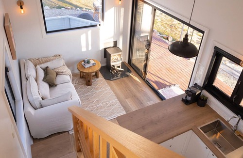 Billywillinga Cabin | Whispering Waters: Tiny house 15mins from bathurst CBD