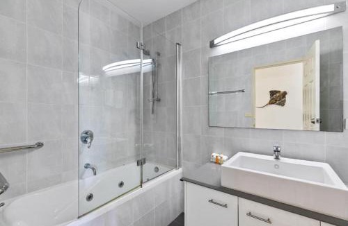 Torquay Apartment | White Crest Apartments