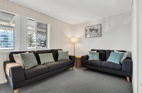 Currumbin Apartment | White Dolphin, Unit 7