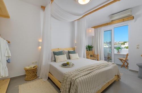 Petaloudes Apartment | WHITE LINEN SUITE Two Balconies min Old Town Quiet